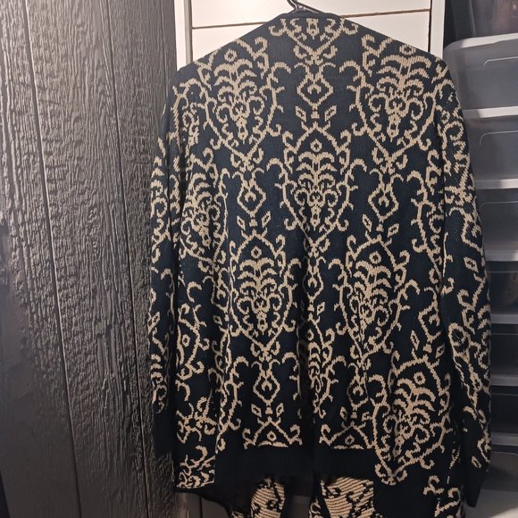 long sweater with gold pattern - Picture 2 of 3